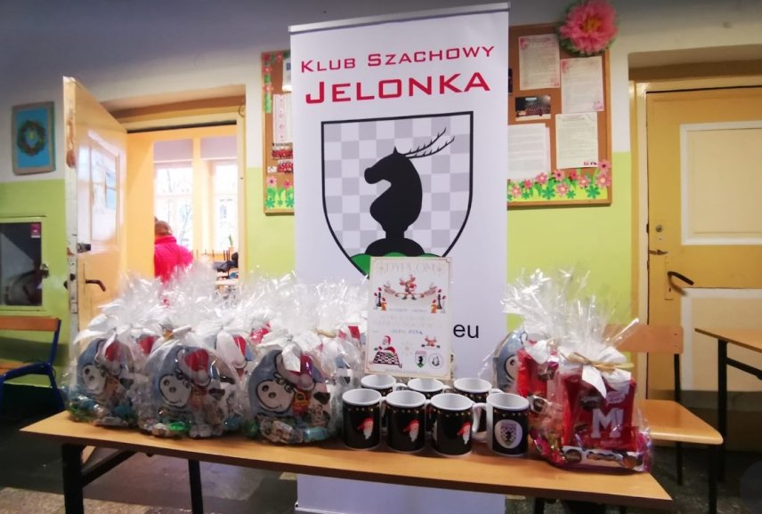 110 szachistów na Turnieju Mikołajkowym + zdjęcia